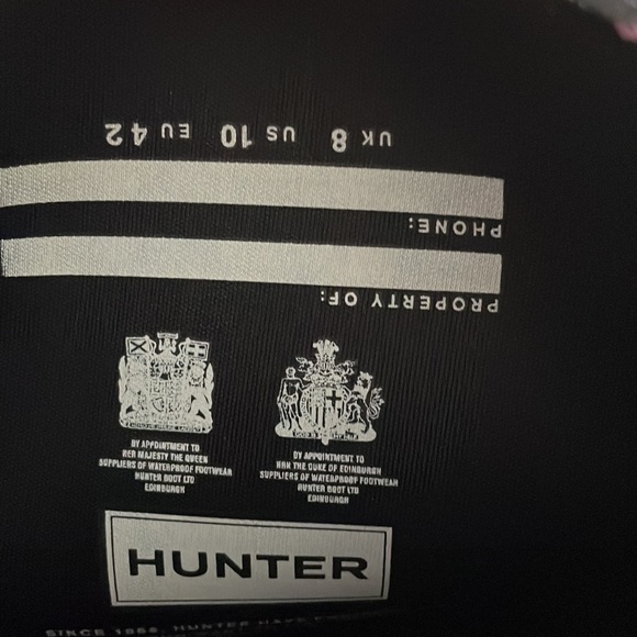 Glossy black Hunter boots with heel and sock inserts. - Picture 2 of 6